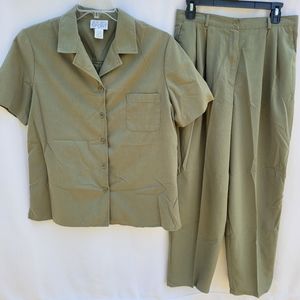 Jaclyn Smith Sport pantsuit olive green